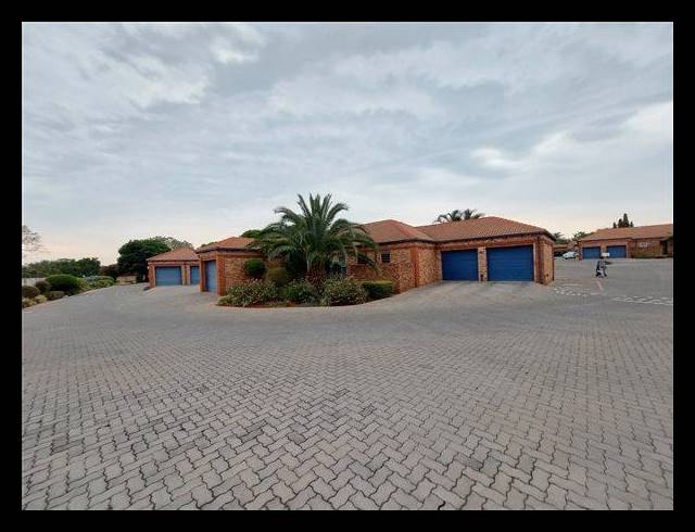 2 BEDROOM PROPERTY TO RENT IN DIE HOEWES